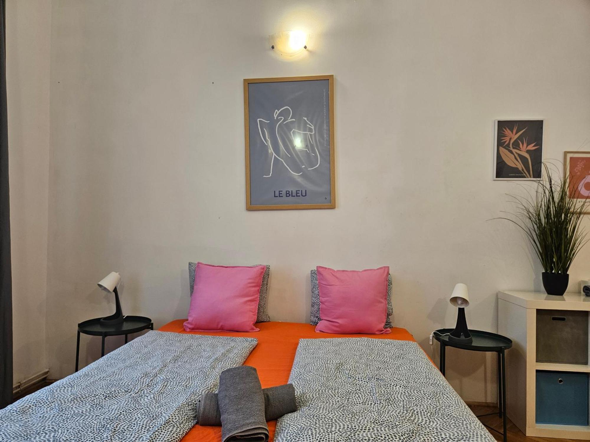 Vibrant City Center Rooms — Fotók 2