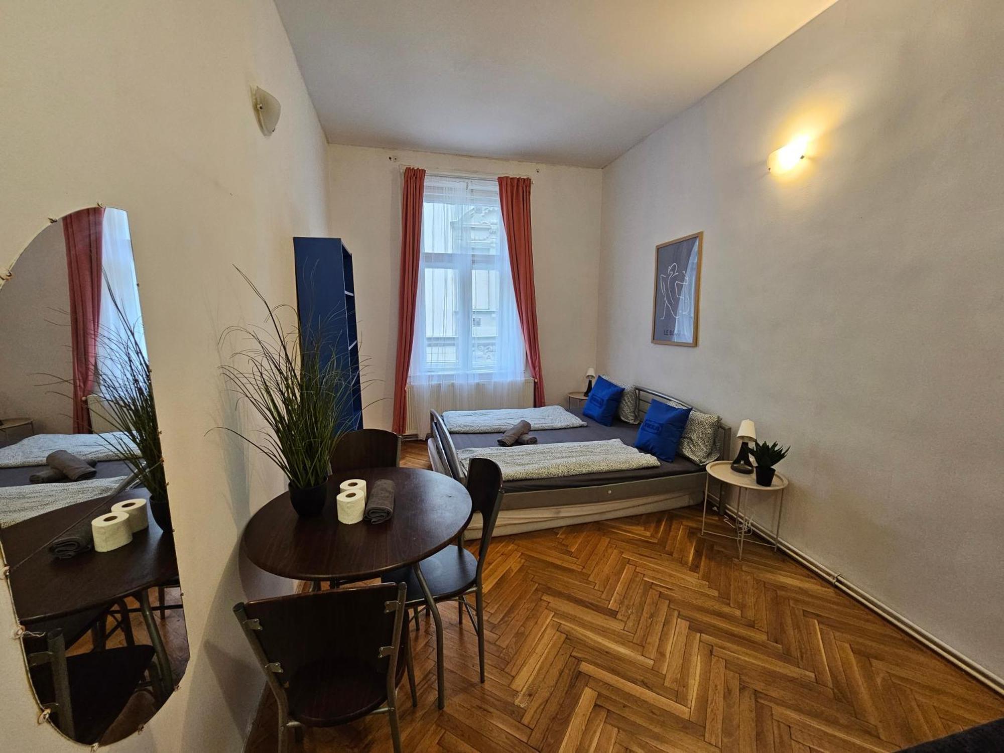Vibrant City Center Rooms — Fotók 3